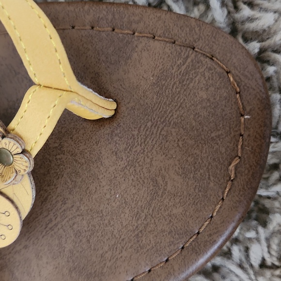 Womans Madeline yellow floral  sandal size 8 - Picture 8 of 10